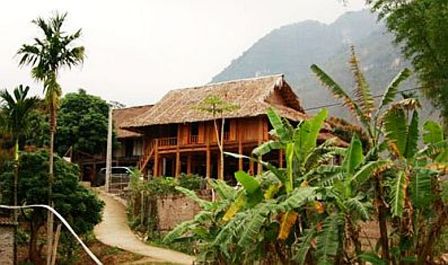 THAI ETHNIC HOUSE ON STILTS
